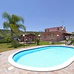 Floridia With Pool Near Сasa de vacaciones Syracuse