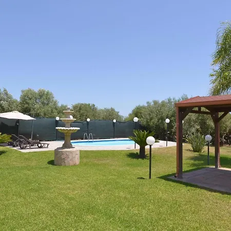 Floridia With Pool Near 度假居 *
