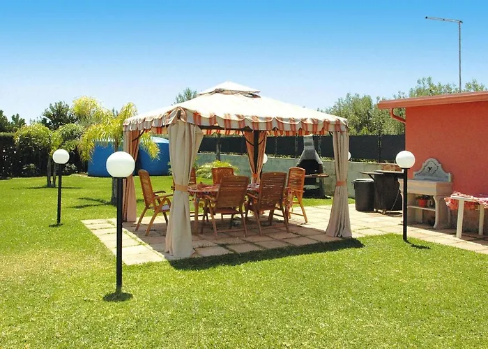 Floridia With Pool Near בית נופש